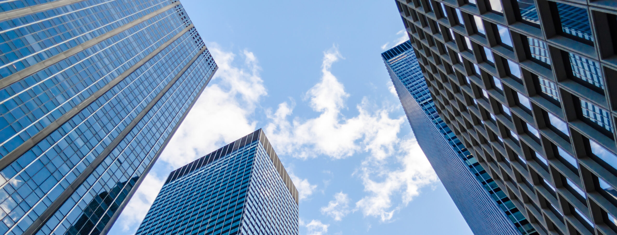 International finance skyline, representing Vietnam tax obligations for foreign investors including CIT, VAT and profit remittance