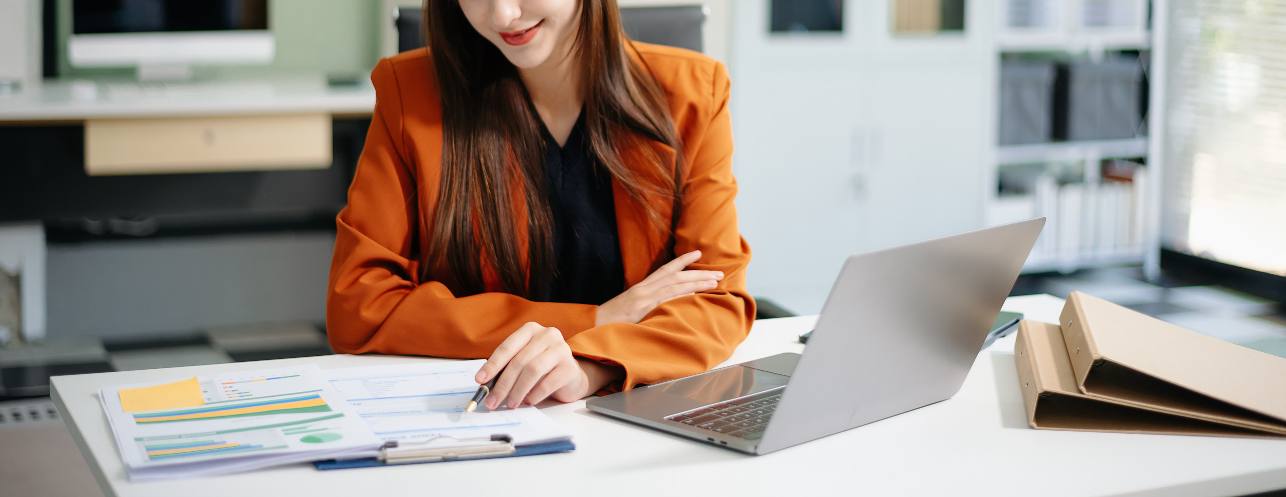 Professional working on a laptop, illustrating compliance review of rules of origin under the Vietnam–EFTA FTA