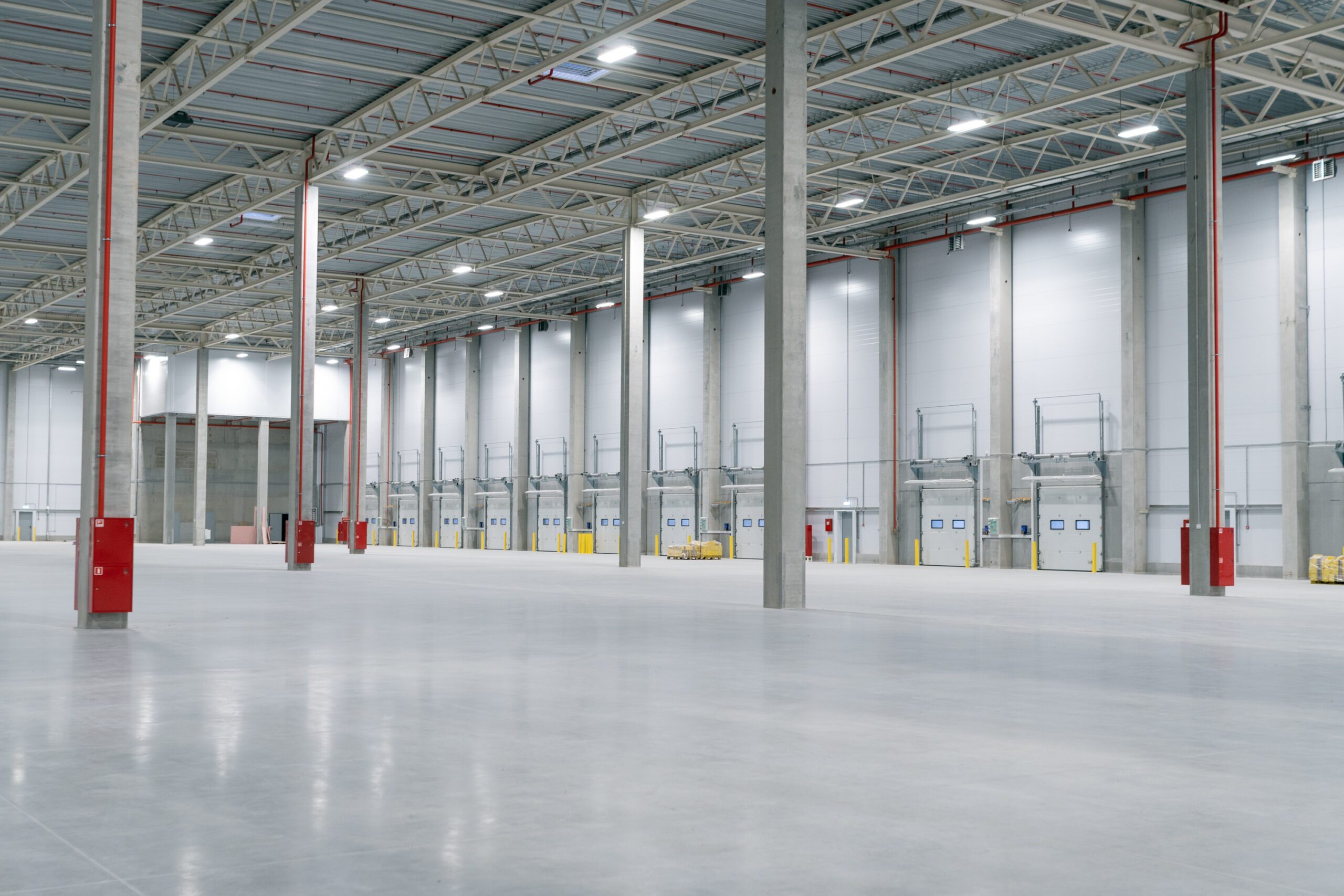 Large empty warehouse with high ceilings, illustrating industrial and logistics facilities in Vietnam